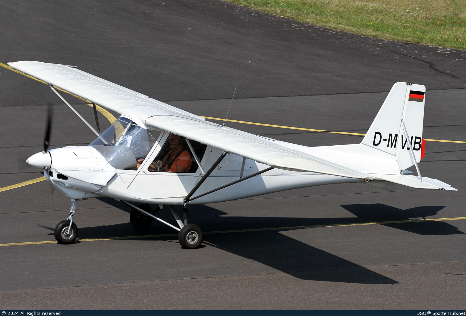 Photo of D-MVJB - Comco Ikarus C42 operated by Private