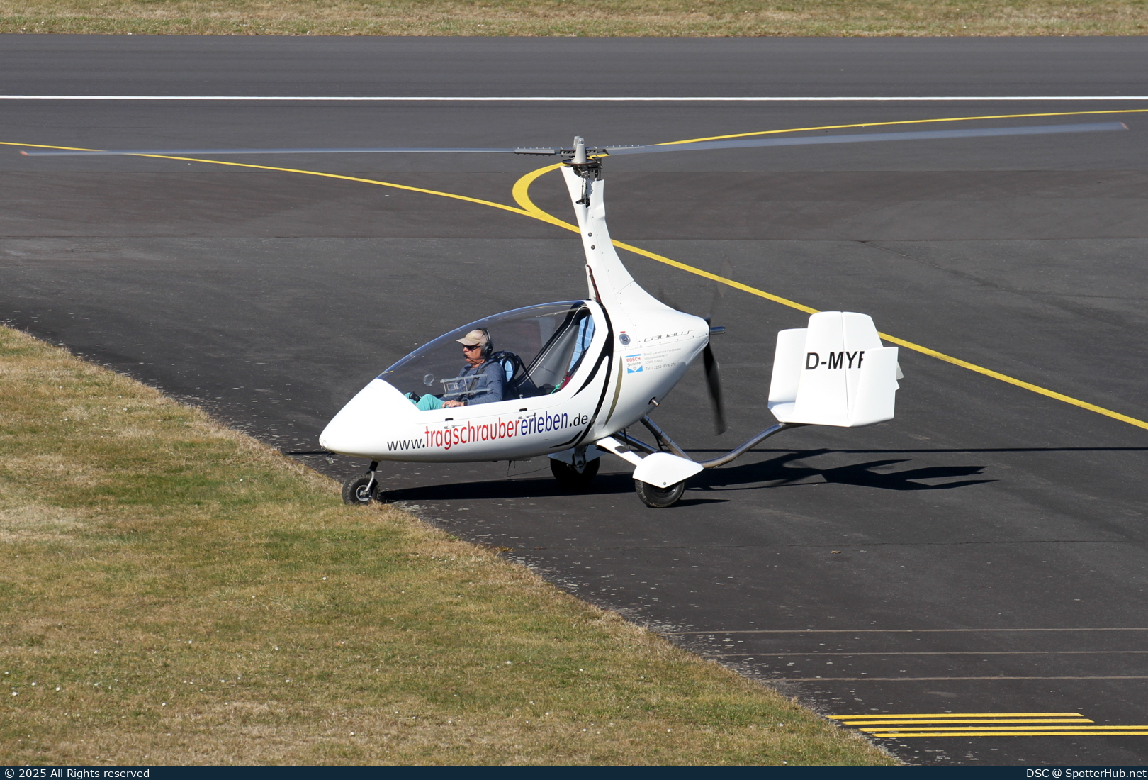 Photo of D-MYFP - AutoGyro Calidus operated by Private