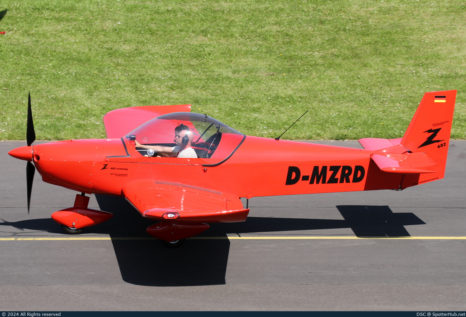 Photo of D-MZRD - Roland Z-602 operated by Private