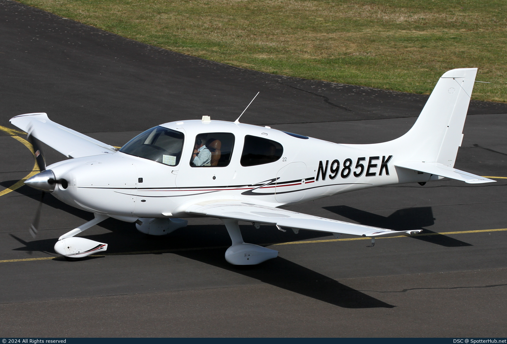 Photo of N985EK - Cirrus SR22 G5 operated by Private