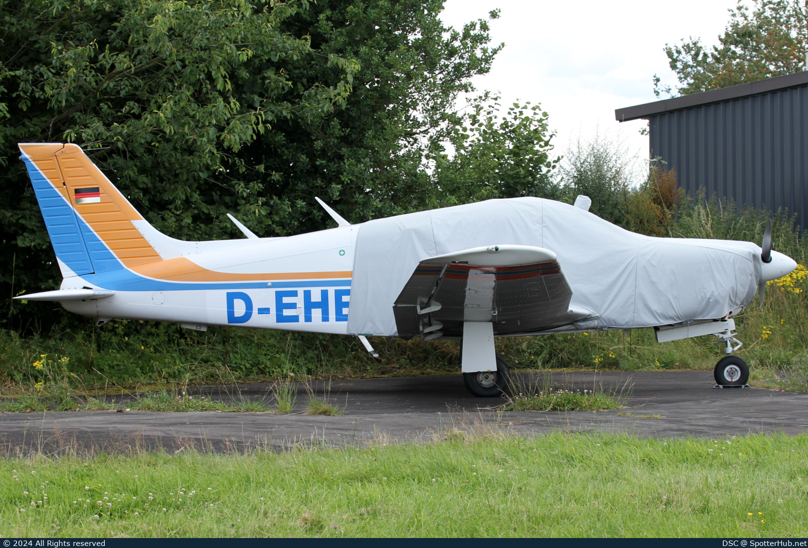 Photo of D-EHET - Piper PA-28R-201 Cherokee Arrow III operated by Private