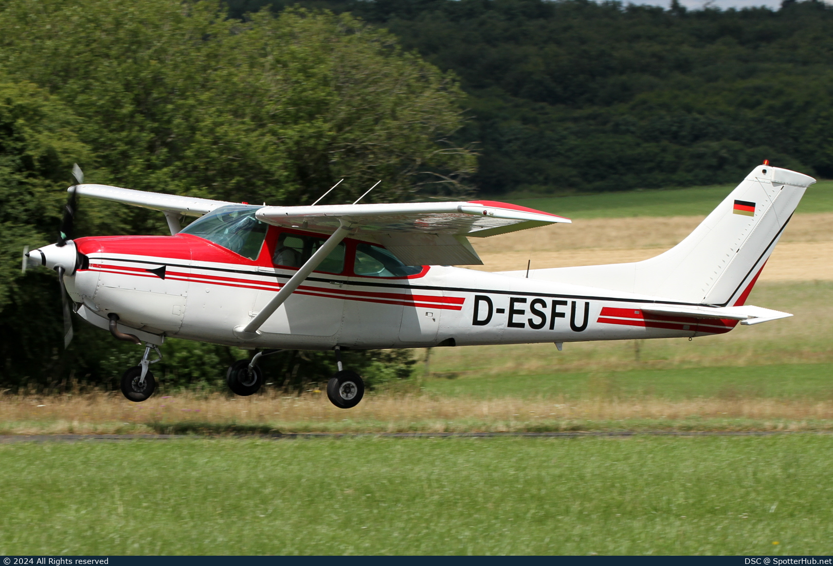 Photo of D-ESFU - Cessna TR182 Turbo Skylane RG operated by Private