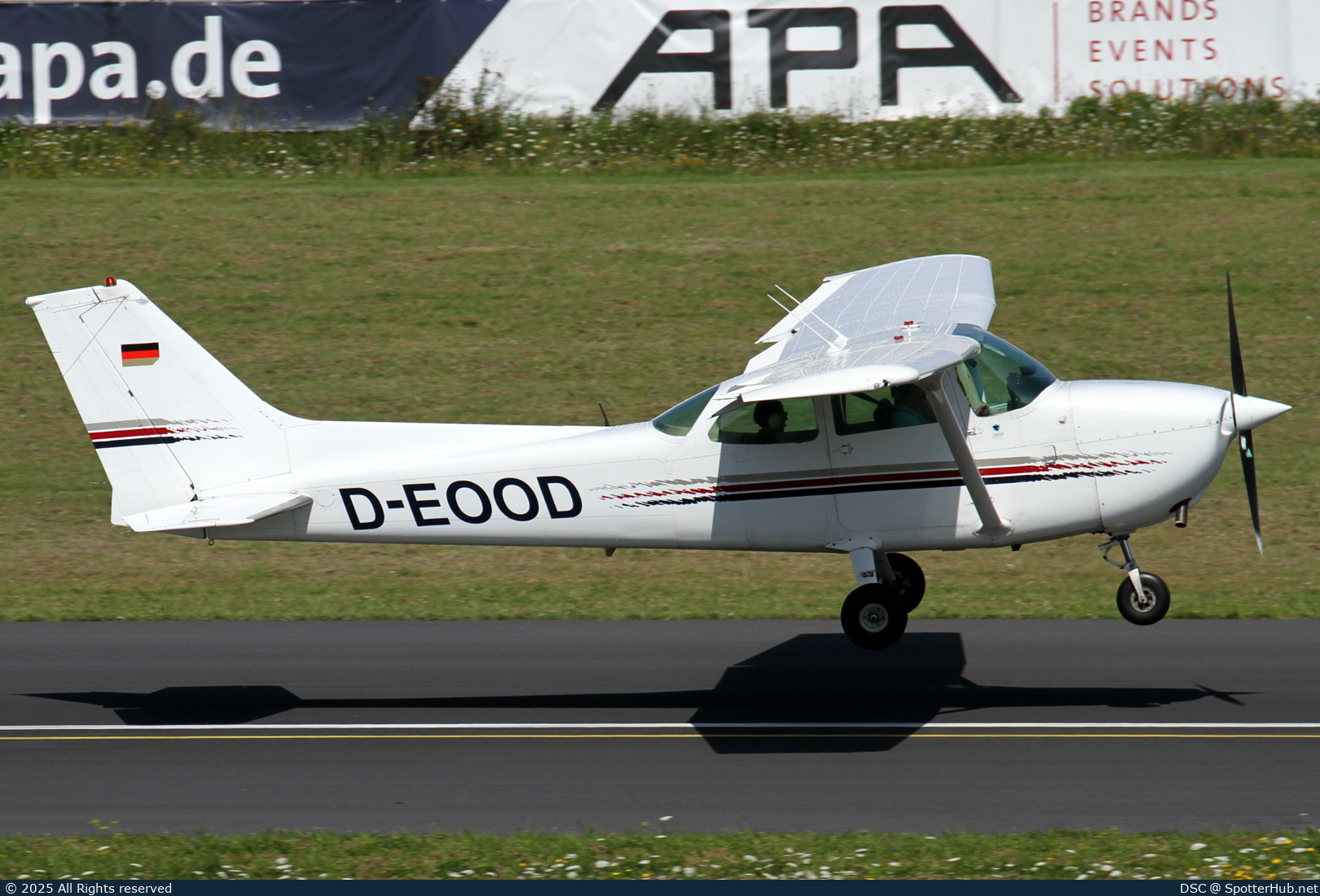 Photo of D-EOOD - Reims-Cessna F172N Skyhawk II operated by Private