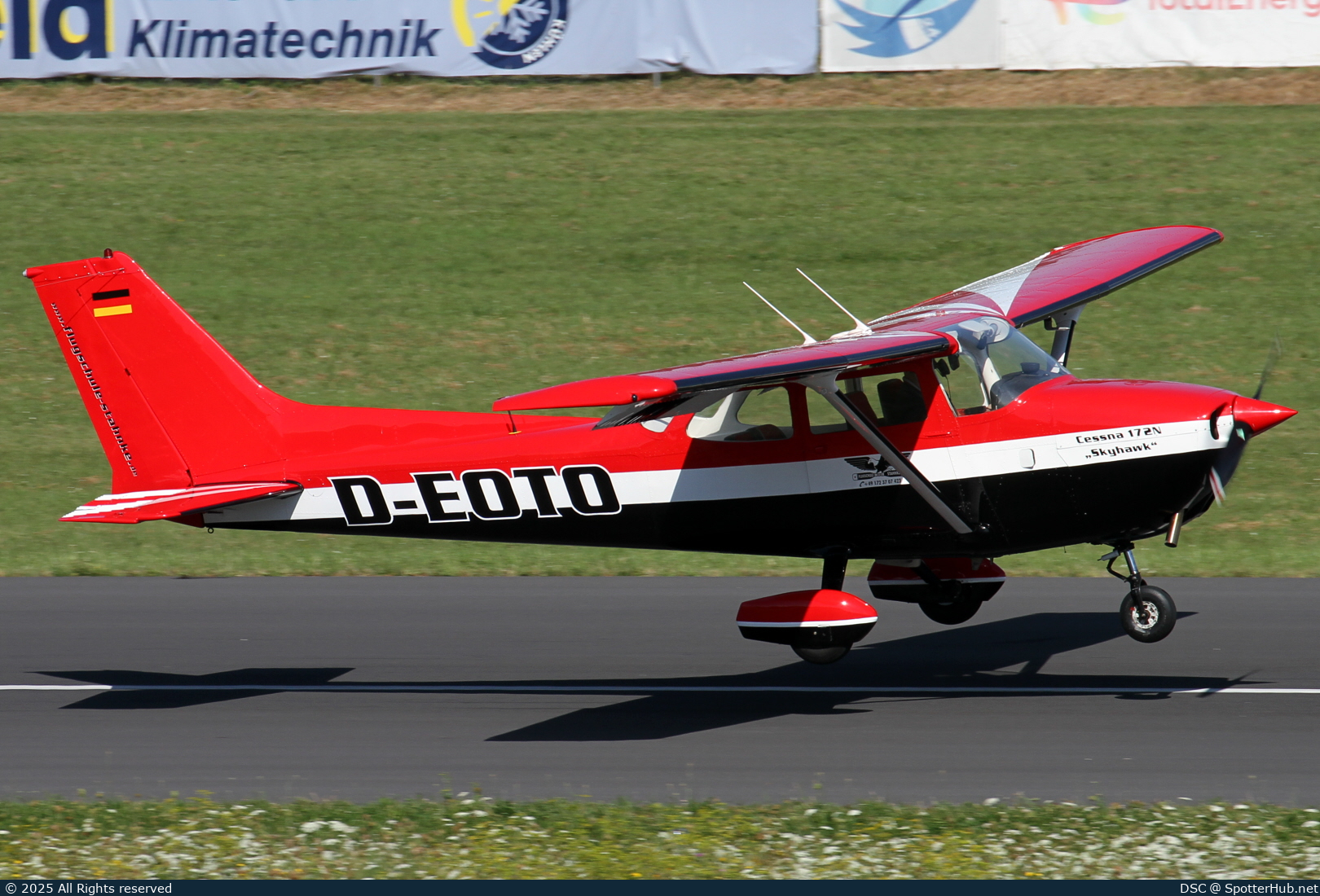 Photo of D-EOTO - Reims-Cessna F172N Skyhawk operated by Flugschule Stahnke