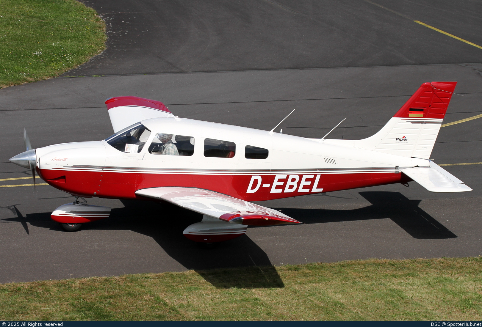 Photo of D-EBEL - Piper PA-28-181 Archer III operated by Private