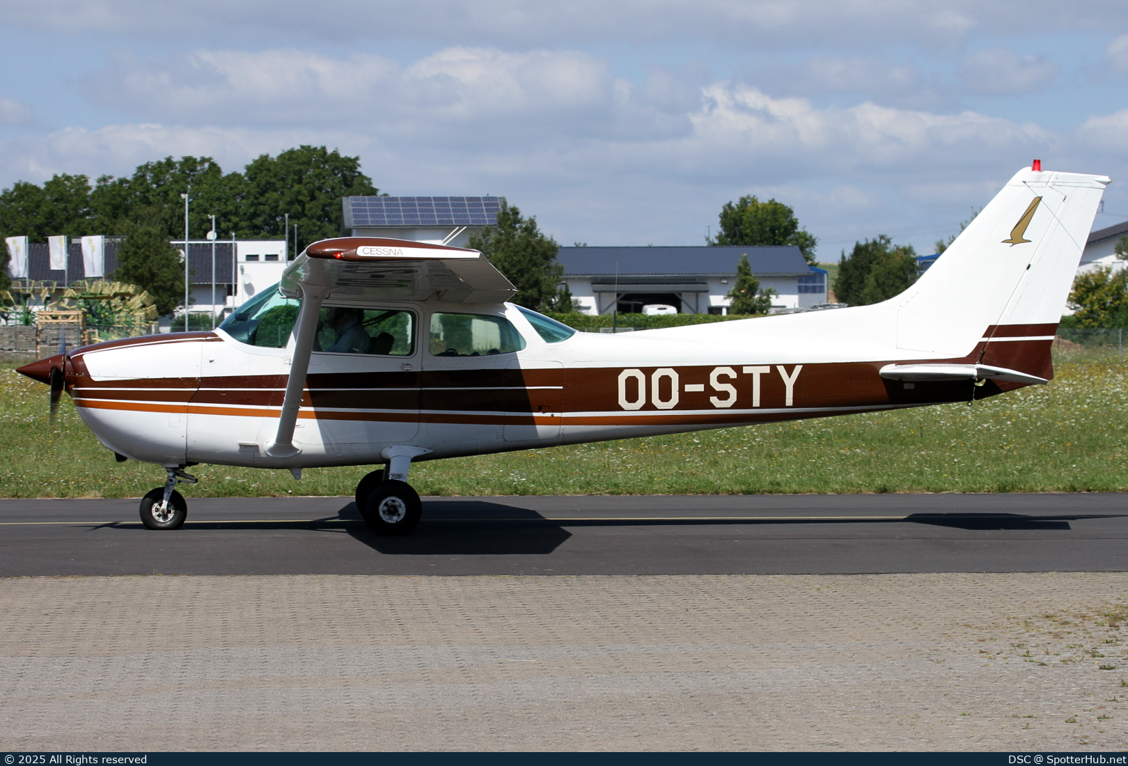 Photo of OO-STY - Cessna 172N Skyhawk II operated by Motorvliegclub Brasschaat
