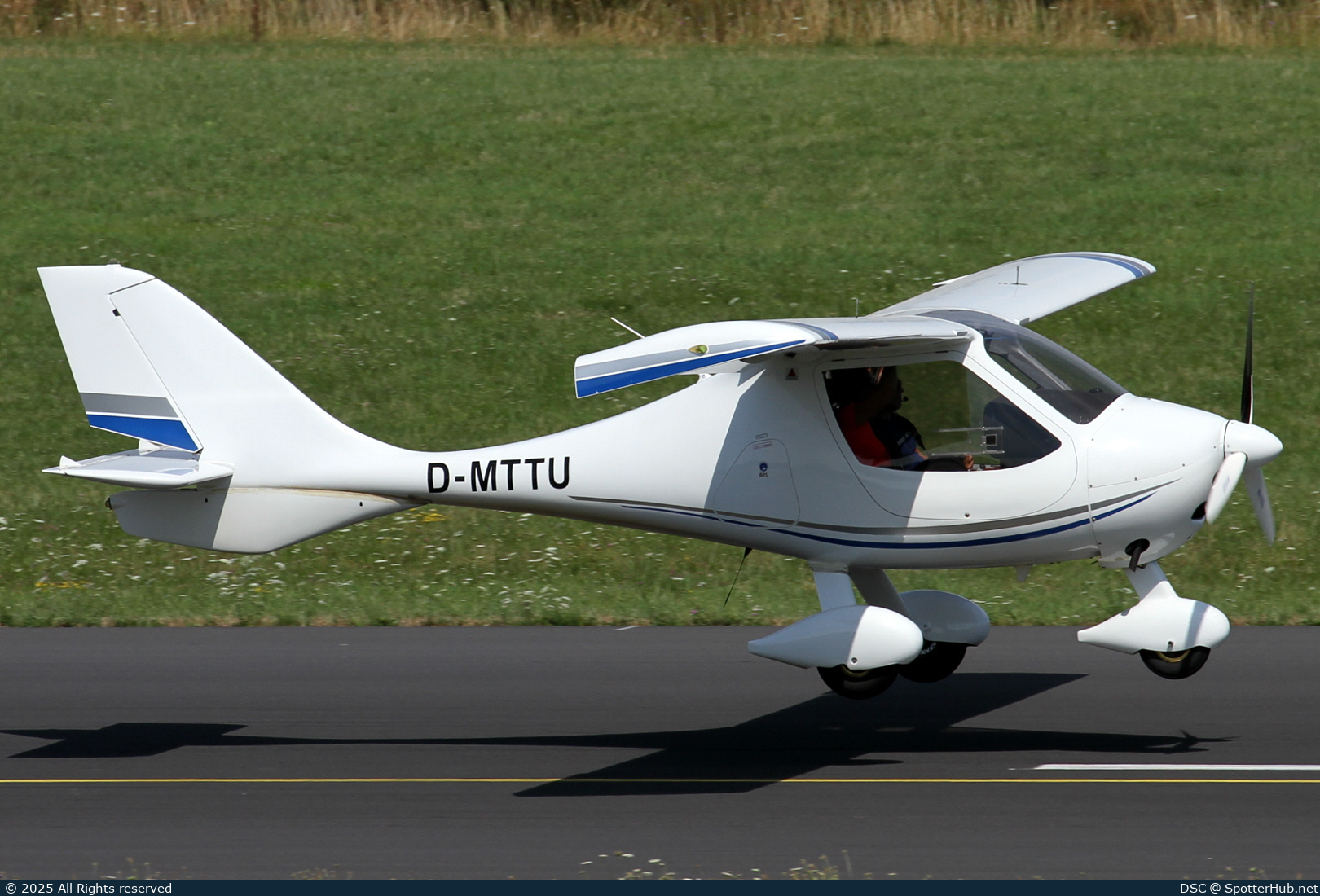 Photo of D-MTTU - Flight Design CTsw operated by Private