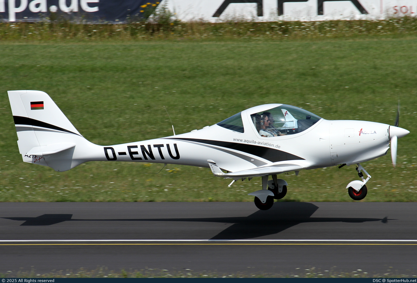 Photo of D-ENTU - Aquila A211 GX operated by Aero-Club Koblenz