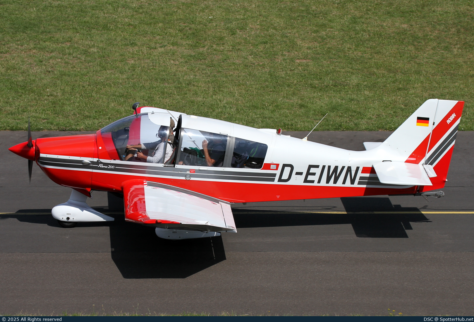 Photo of D-EIWN - Robin DR400/200R Remorqueur operated by Flugsportverein Herrenberg