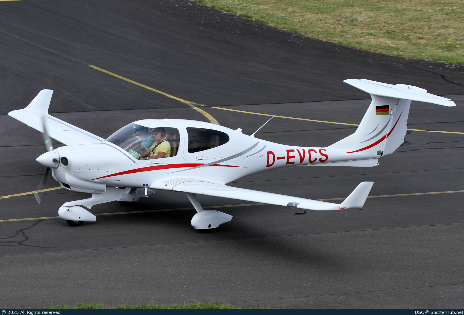 Photo of D-EVCS - Diamond DA40 NG Diamond Star operated by Private