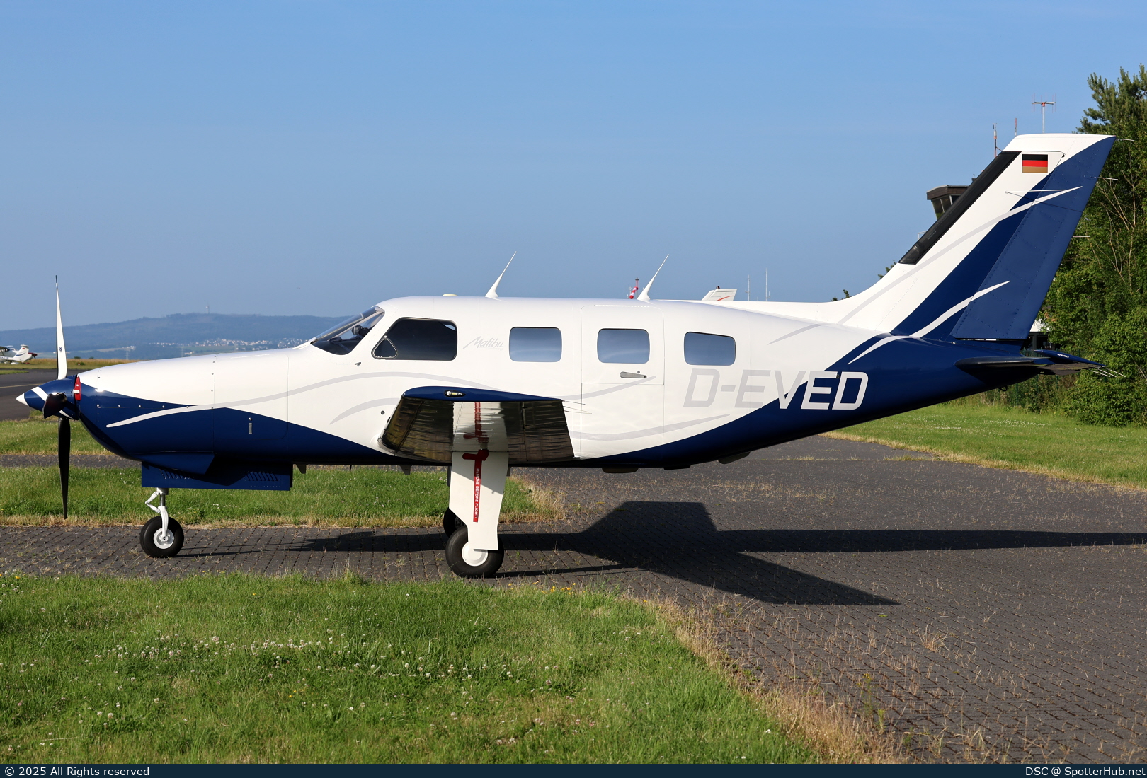 Photo of D-EVED - Piper PA-46-310P Malibu operated by Private