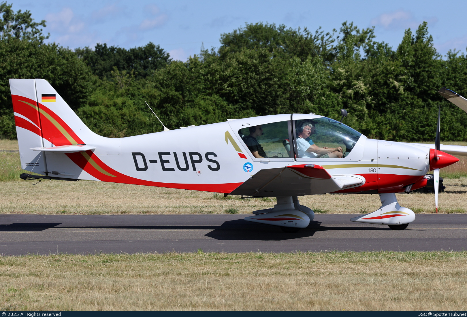 Photo of D-EUPS - Robin DR401/180 operated by Luftfahrtverein Mainz