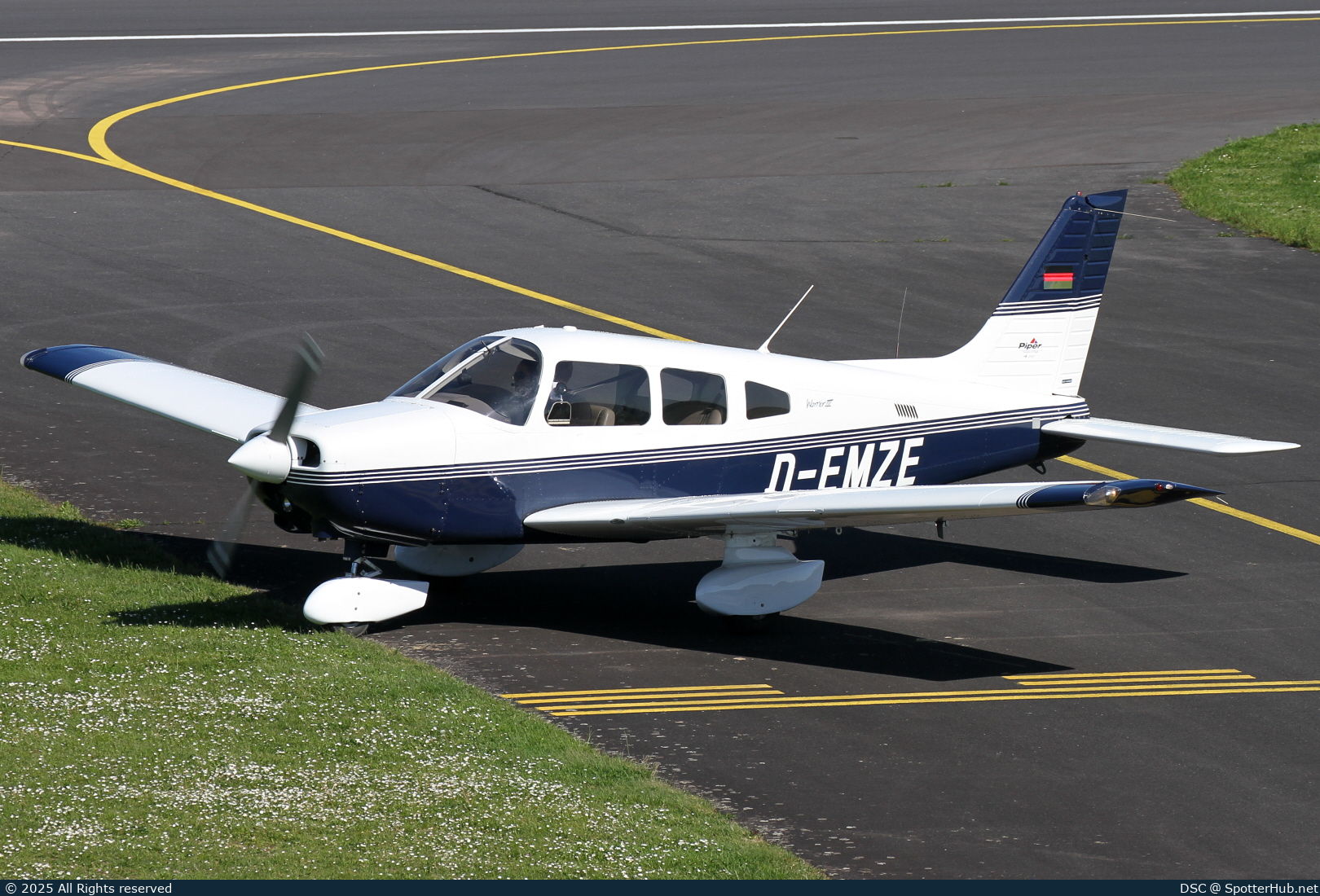 Photo of D-EMZE - Piper PA-28-161 Warrior III operated by Aeronautenclub Don Bosco