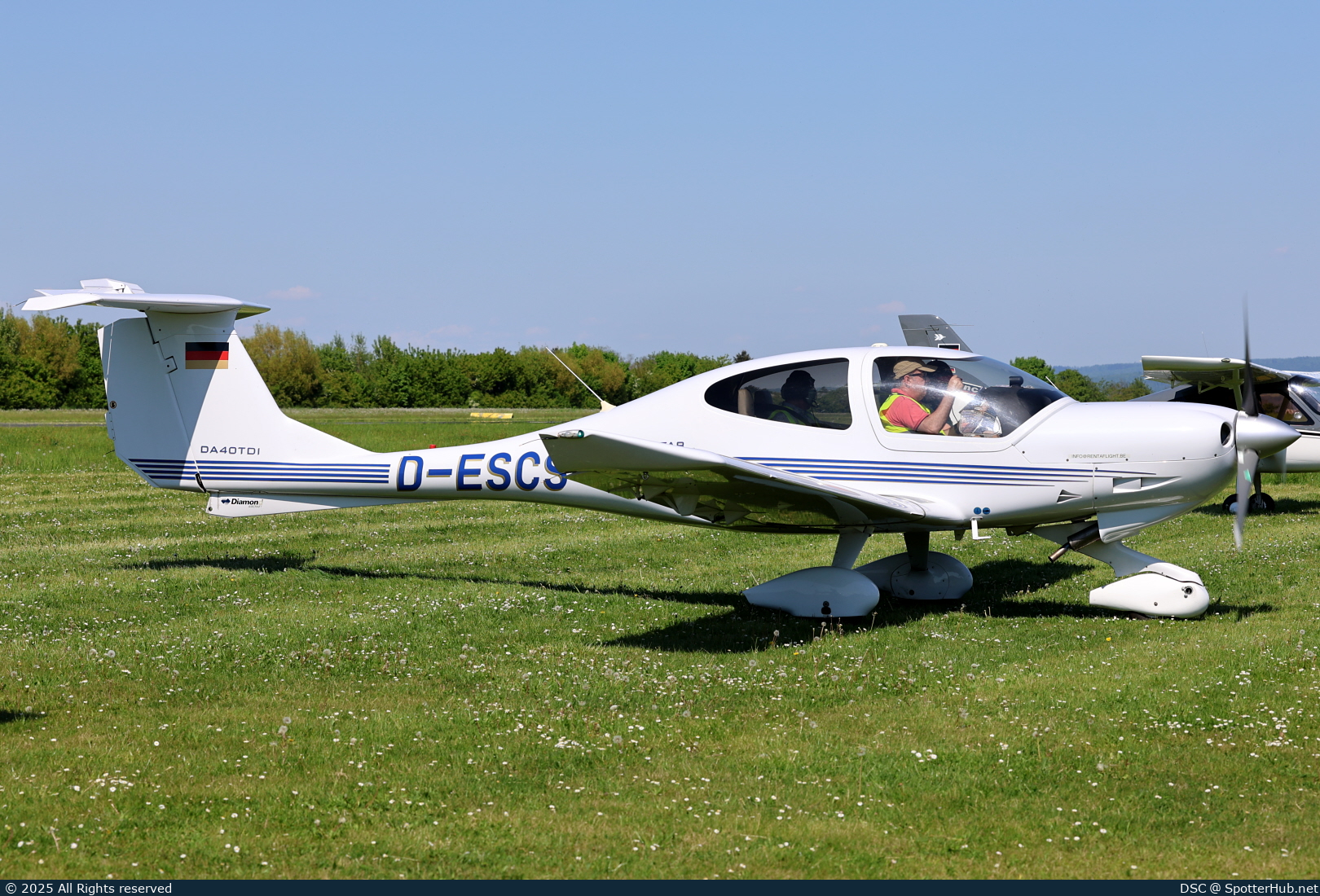 Photo of D-ESCS - Diamond DA40 Diamond Star TDI operated by Rent-A-Flight