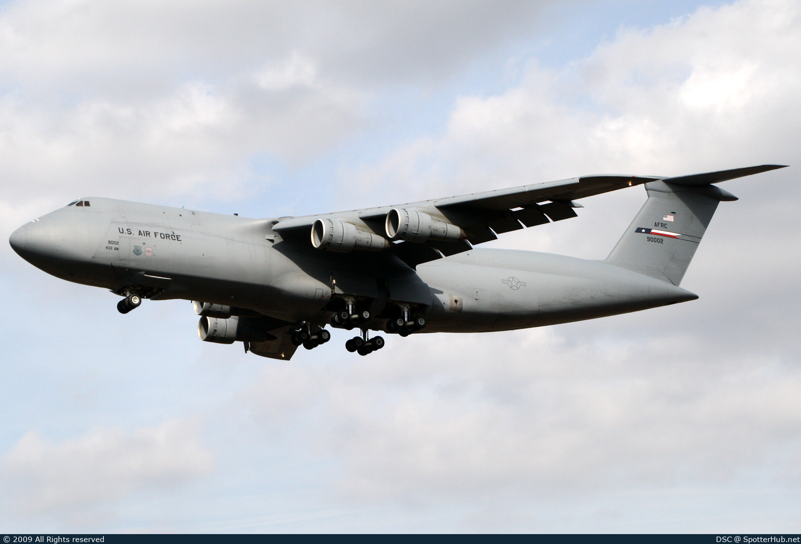 Photo of 69-0002 - Lockheed C-5A Galaxy operated by US Air Force