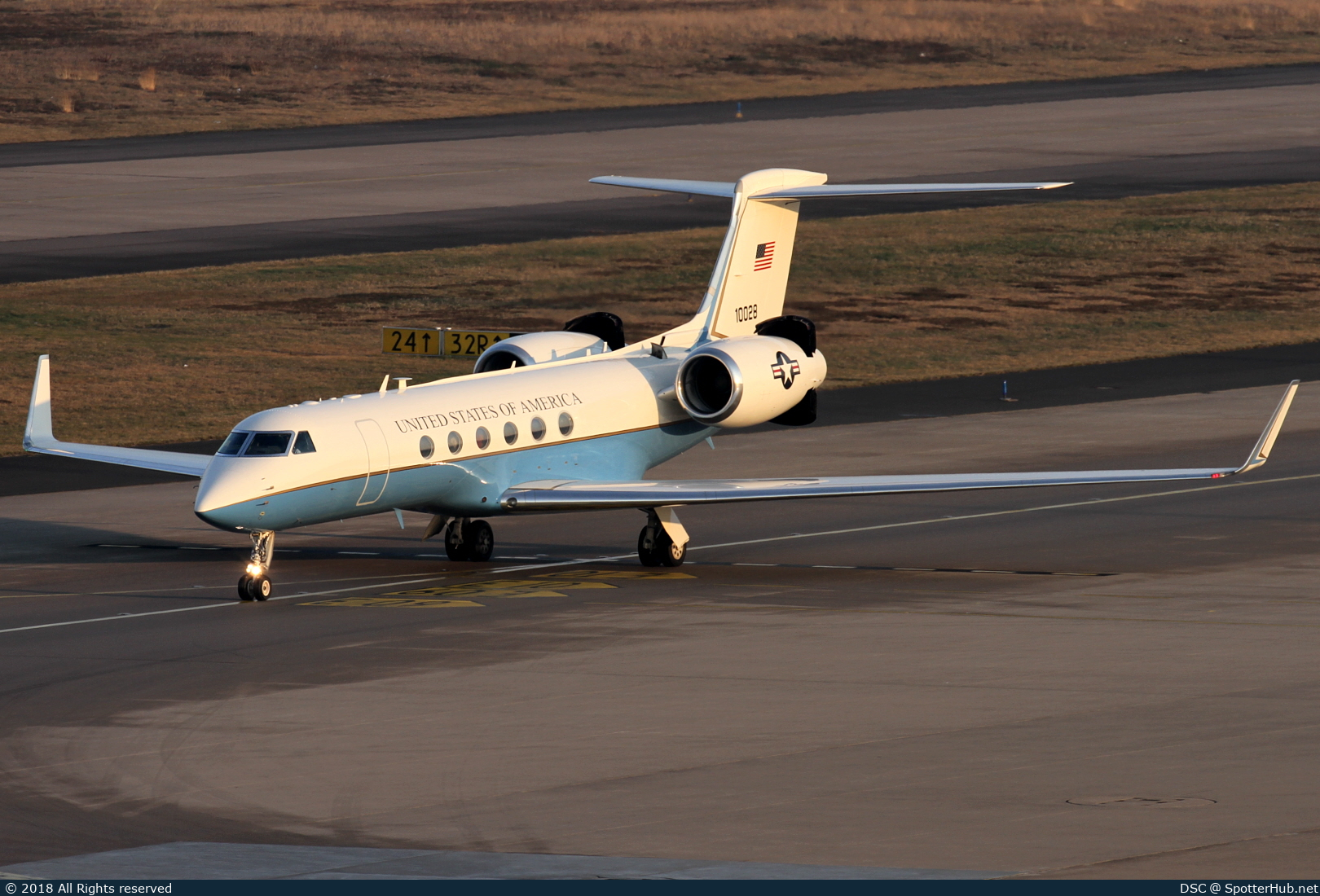 Photo of 01-0028 - Gulfstream C-37A operated by US Air Force