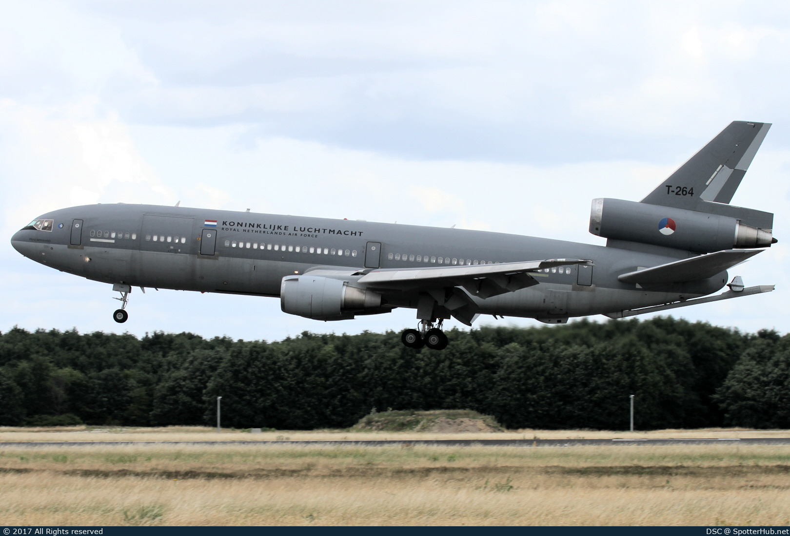 Photo of T-264 - McDonnell Douglas KDC-10-30CF operated by Royal Netherlands Air Force