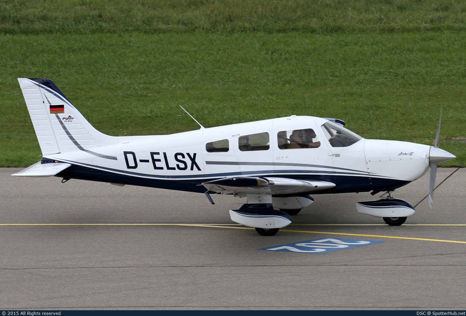 Photo of D-ELSX - Piper PA-28-181 Archer III operated by Luftsportclub Friedrichshafen