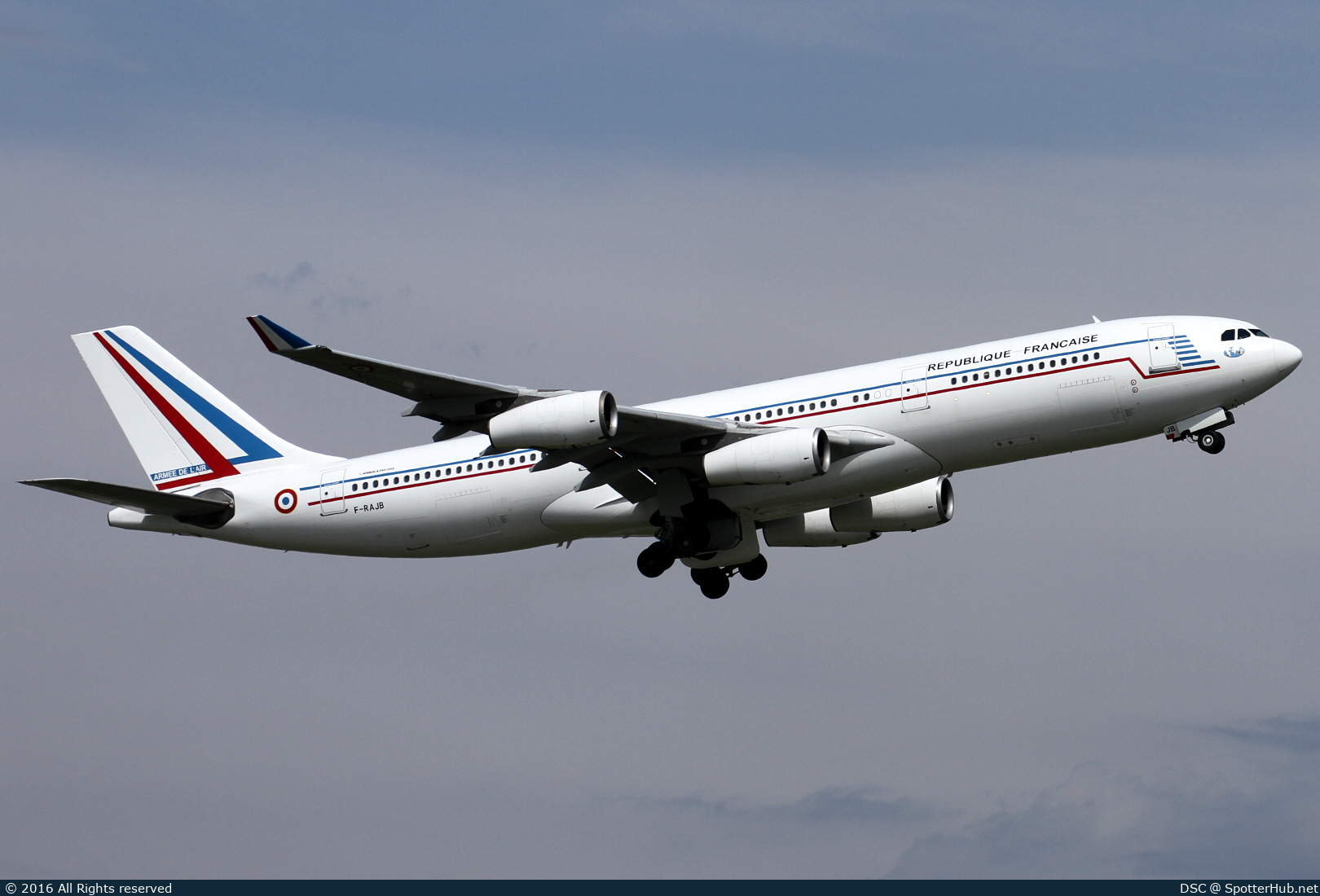 Photo of F-RAJB - Airbus A340-211 operated by Government of France