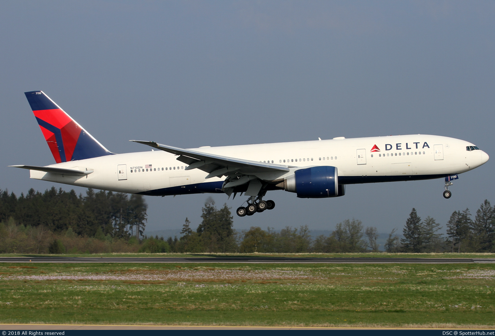 Photo of N710DN - Boeing 777-232(LR) operated by Delta Air Lines