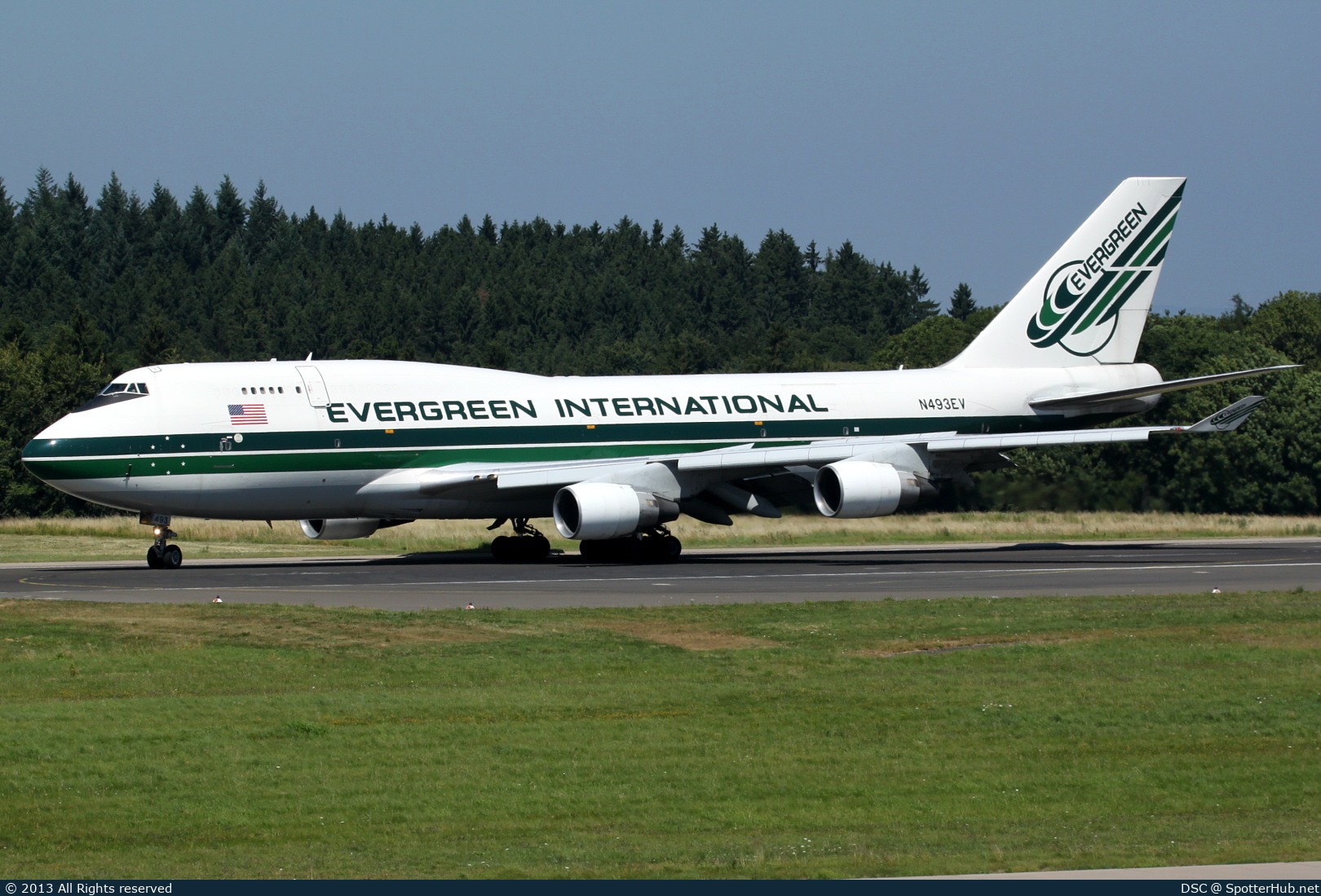 Photo of N493EV - Boeing 747-4H6(BDSF) operated by Evergreen International Airlines