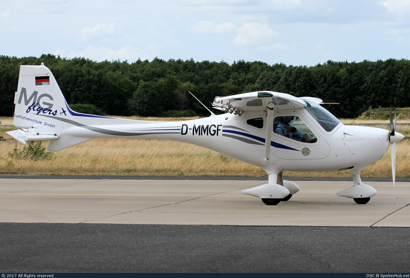 Photo of D-MMGF - Remos GX operated by MG flyers