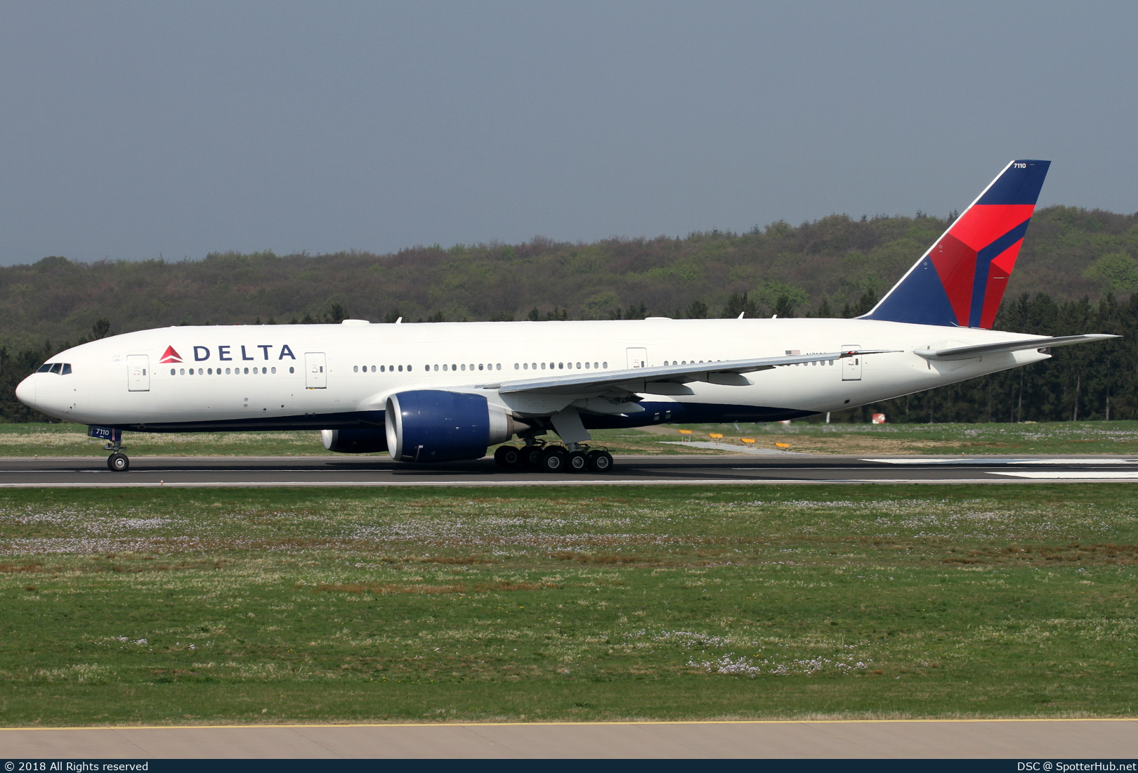 Photo of N710DN - Boeing 777-232(LR) operated by Delta Air Lines
