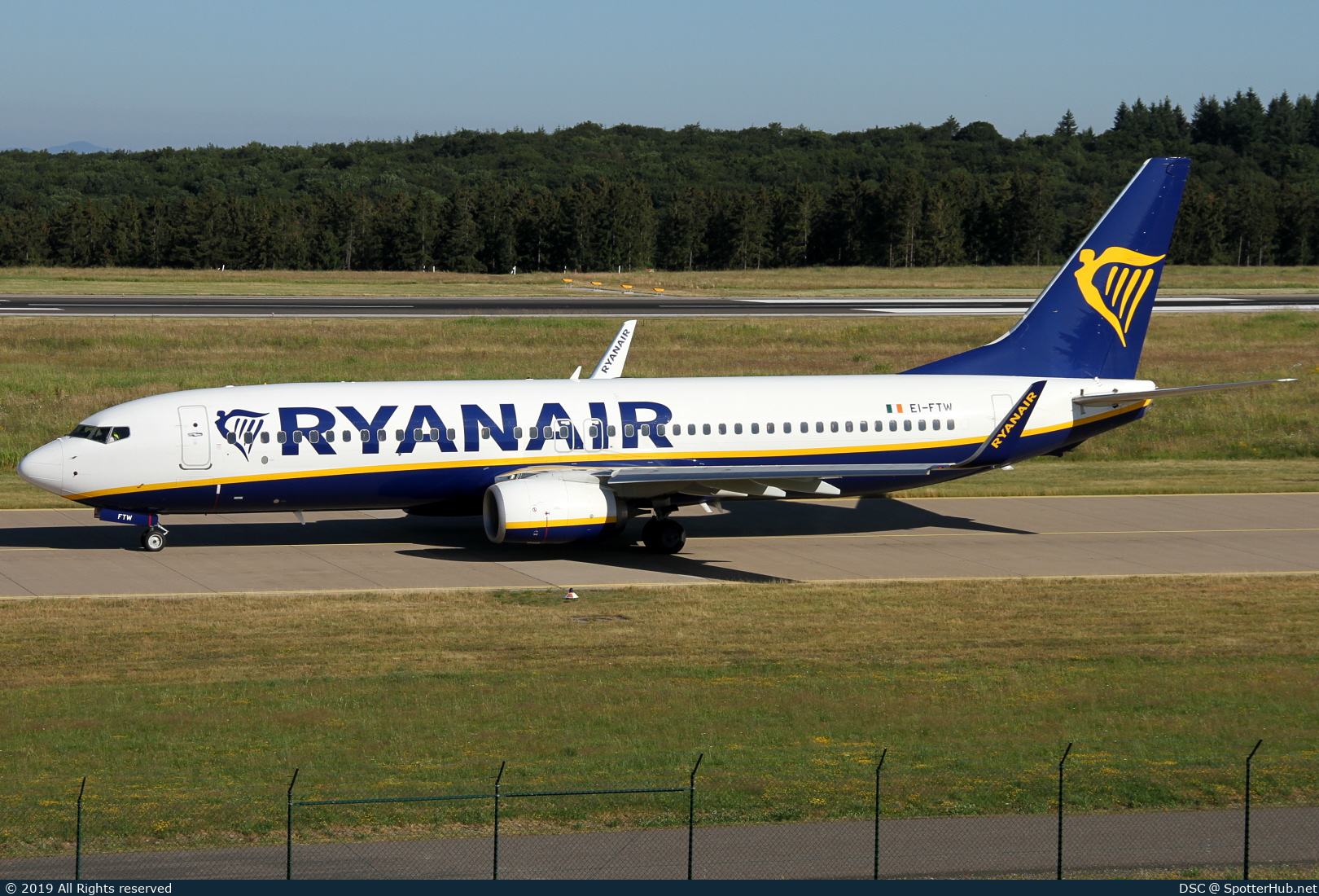 Photo of EI-FTW - Boeing 737-8AS operated by Ryanair