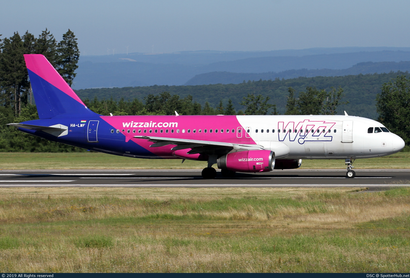 Photo of HA-LWF - Airbus A320-232 operated by Wizz Air