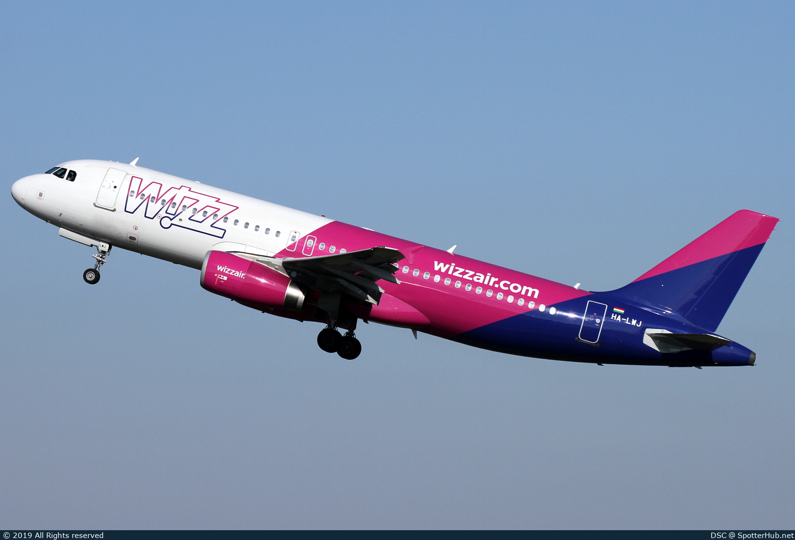 Photo of HA-LWJ - Airbus A320-232 operated by Wizz Air