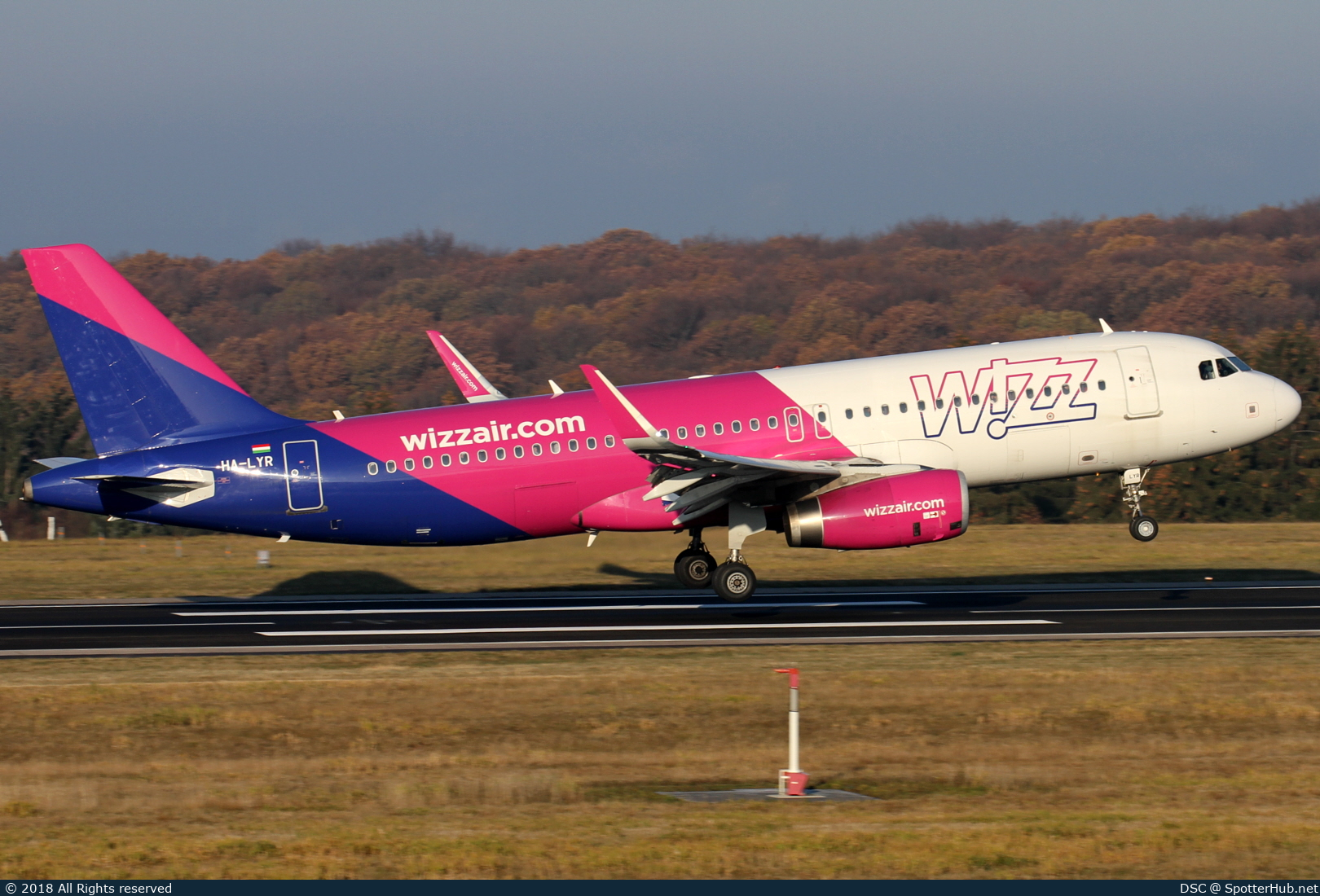 Photo of HA-LYR - Airbus A320-232 operated by Wizz Air