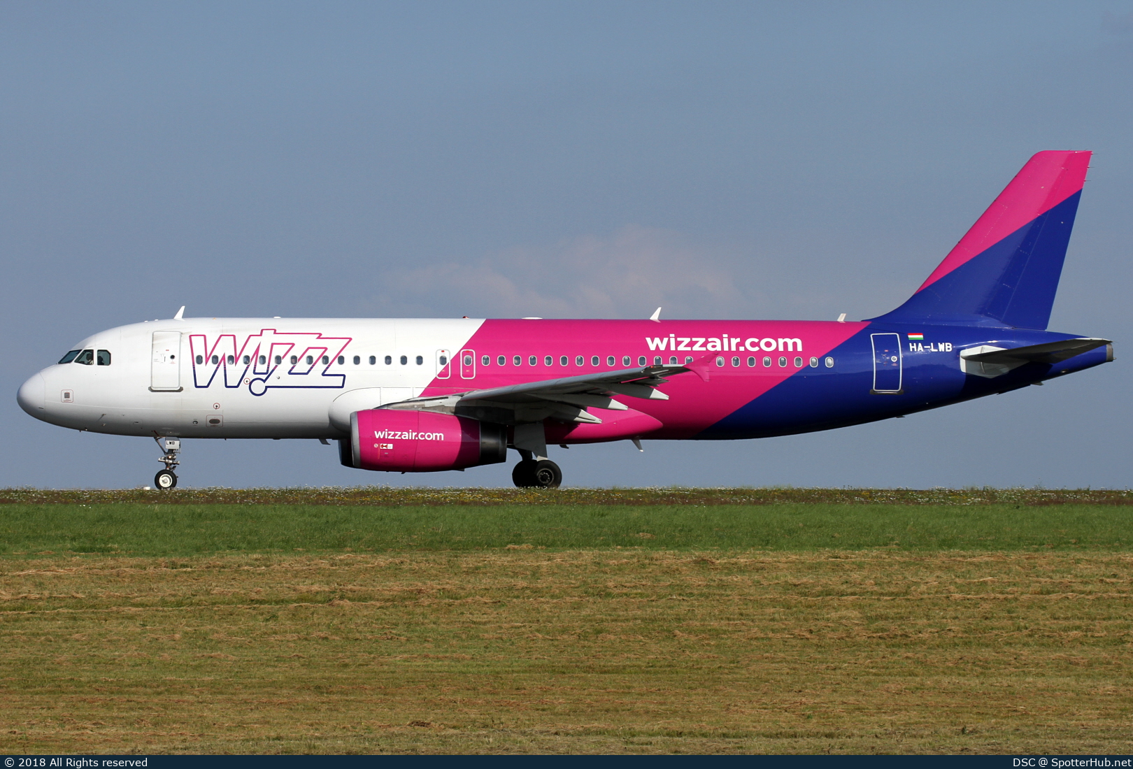 Photo of HA-LWB - Airbus A320-232 operated by Wizz Air