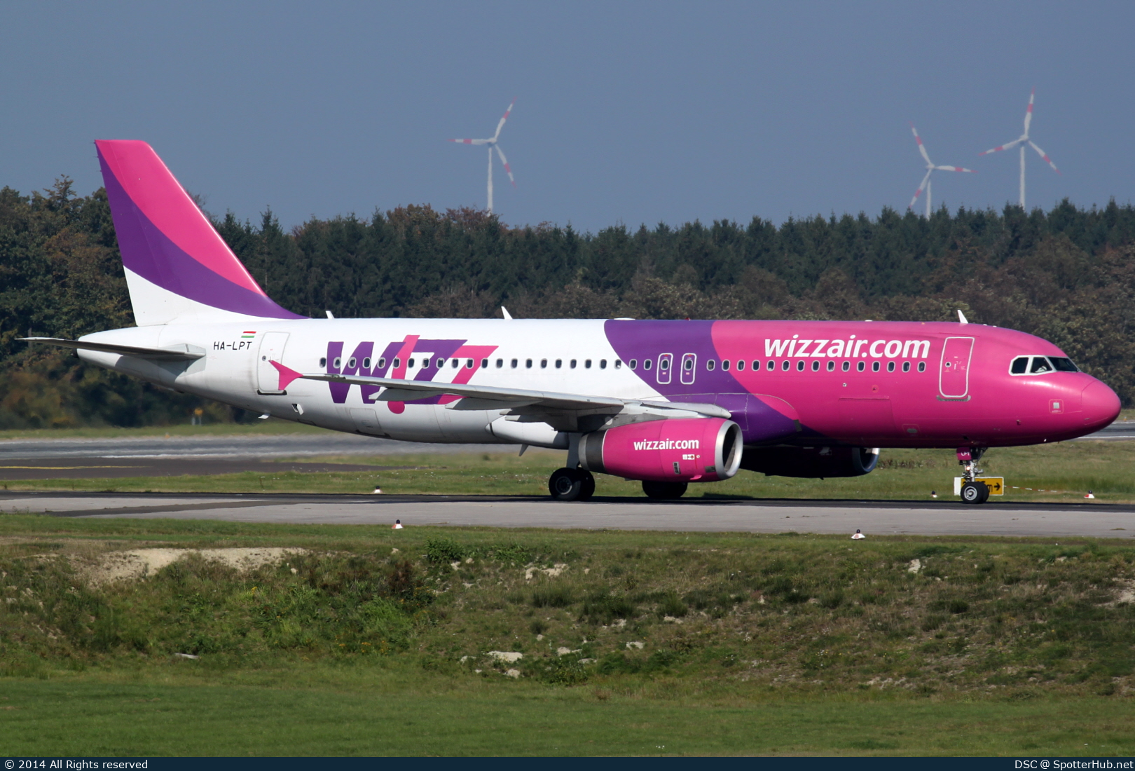 Photo of HA-LPT - Airbus A320-232 operated by Wizz Air