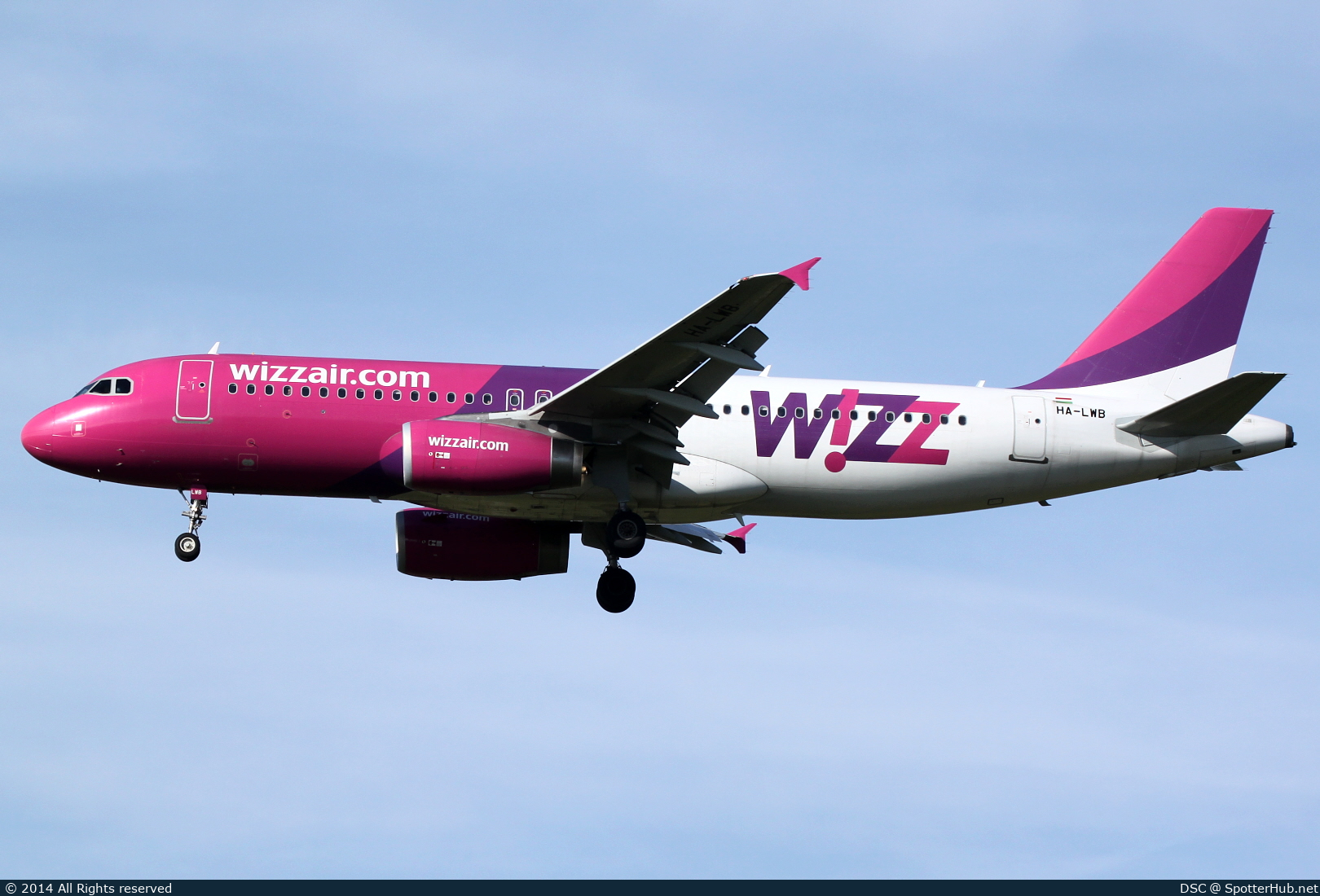 Photo of HA-LWB - Airbus A320-232 operated by Wizz Air