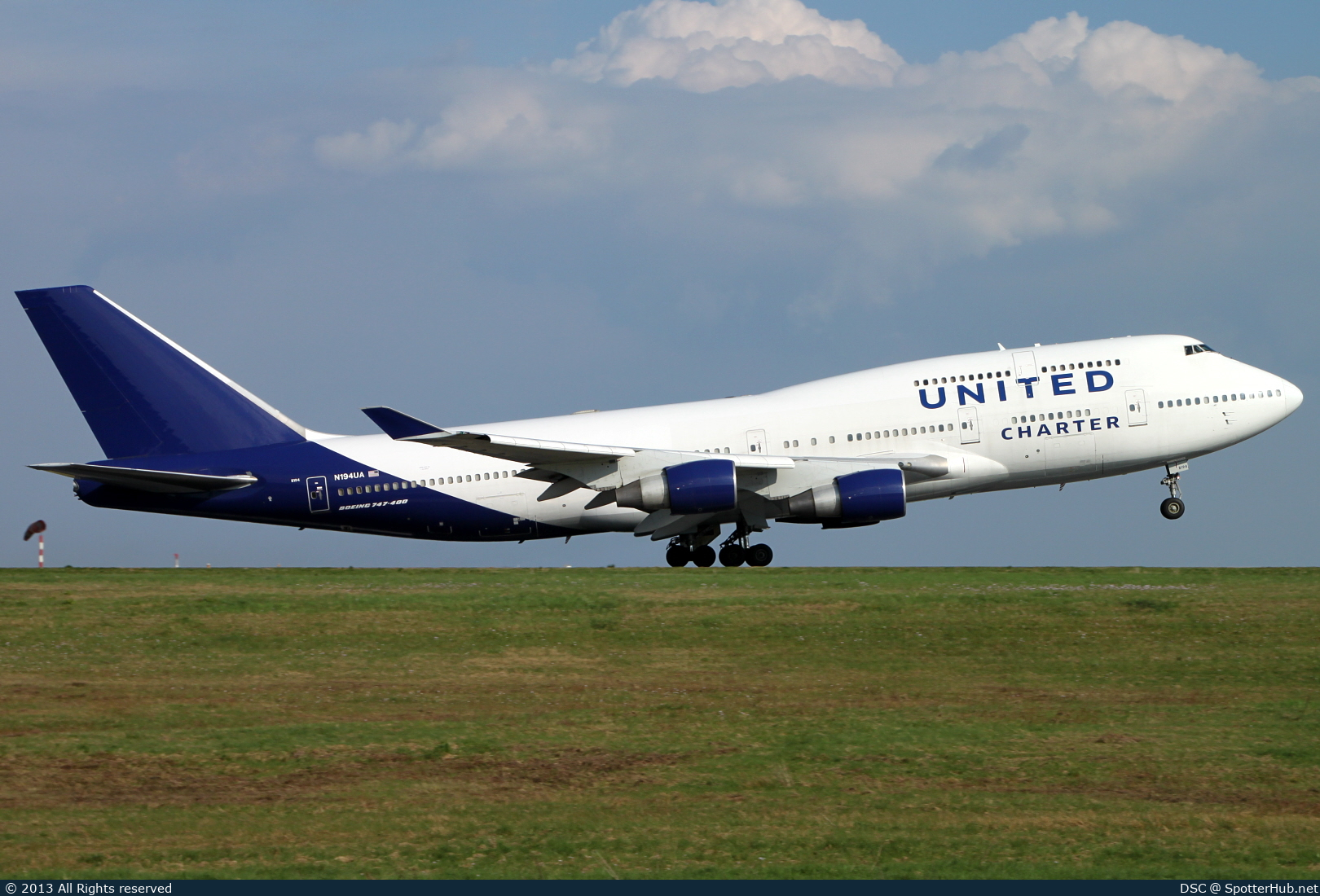 Photo of N194UA - Boeing 747-422 operated by United Airlines
