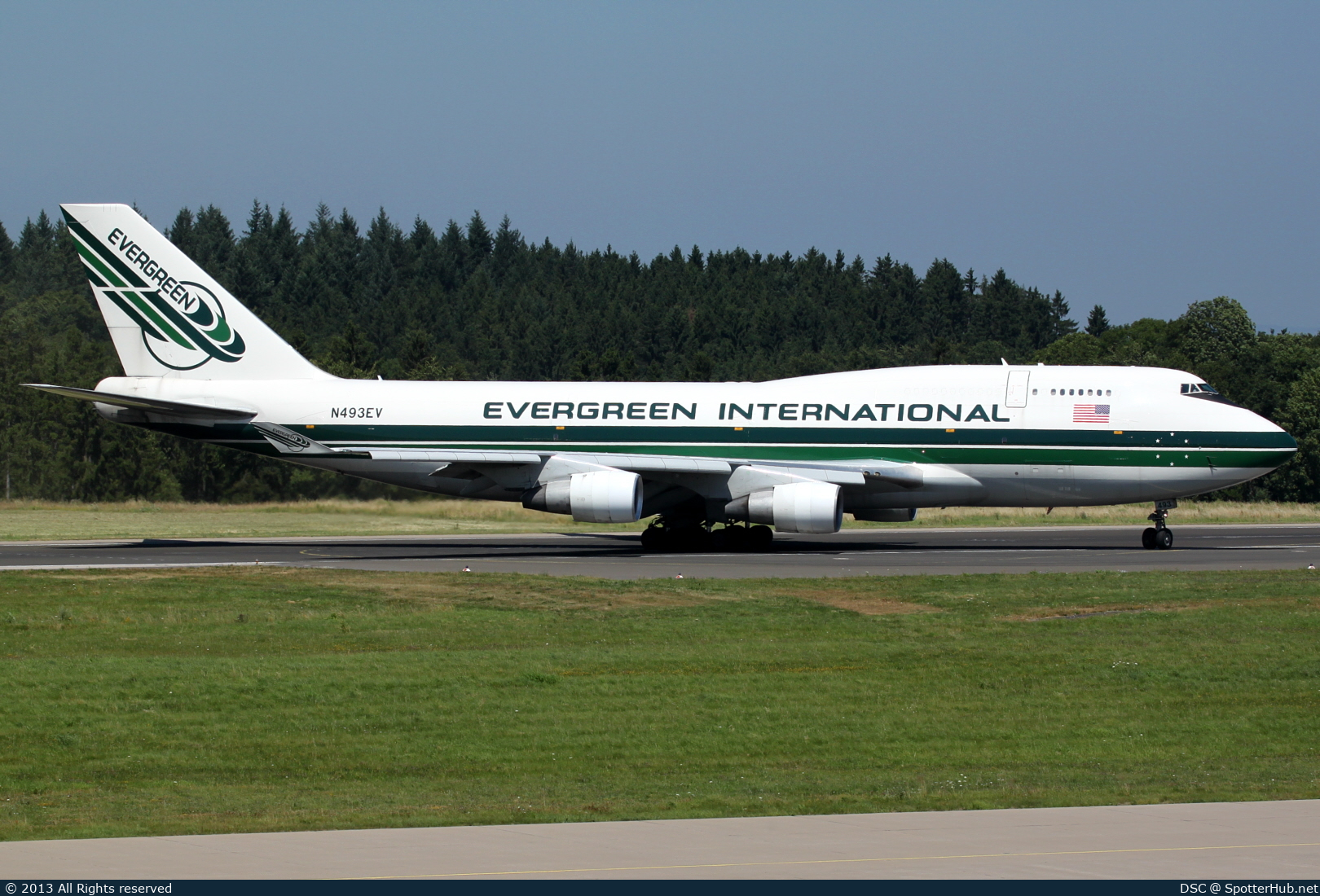 Photo of N493EV - Boeing 747-4H6(BDSF) operated by Evergreen International Airlines