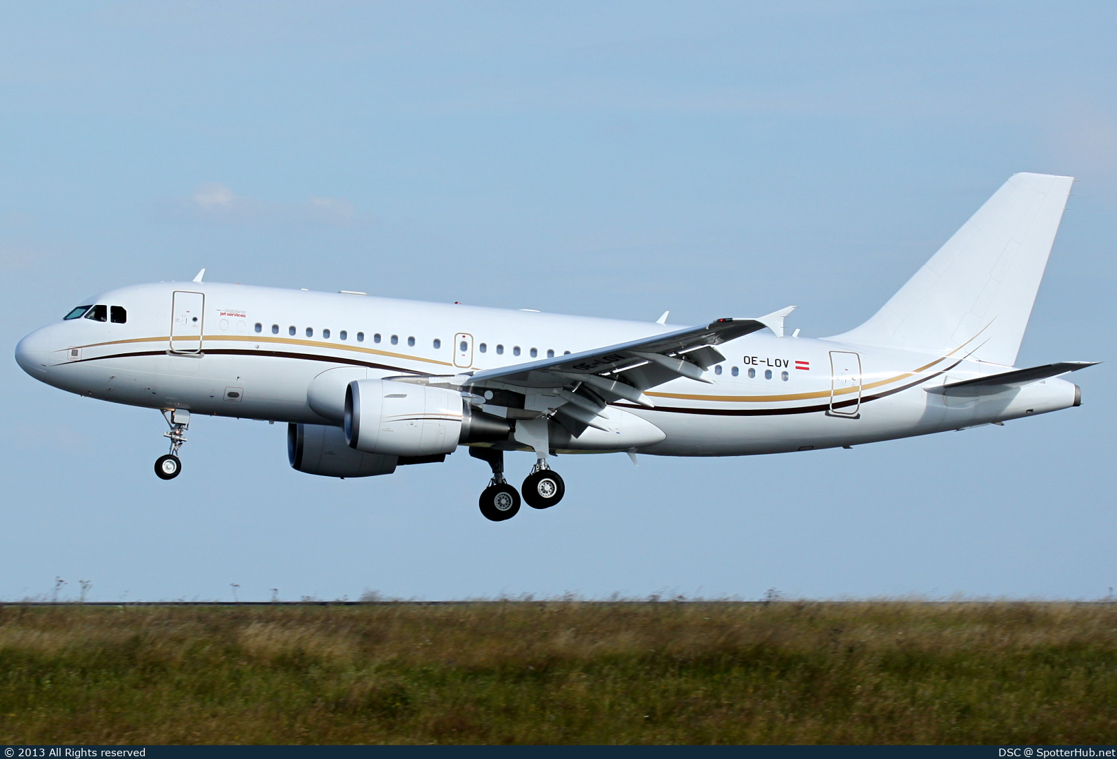 Photo of OE-LOV - Airbus A319-115(CJ) operated by Tyrolean Jet Service