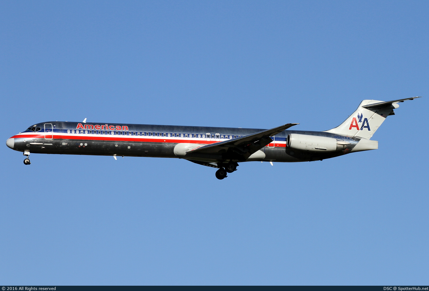 Photo of N564AA - McDonnell Douglas MD-83 operated by American Airlines