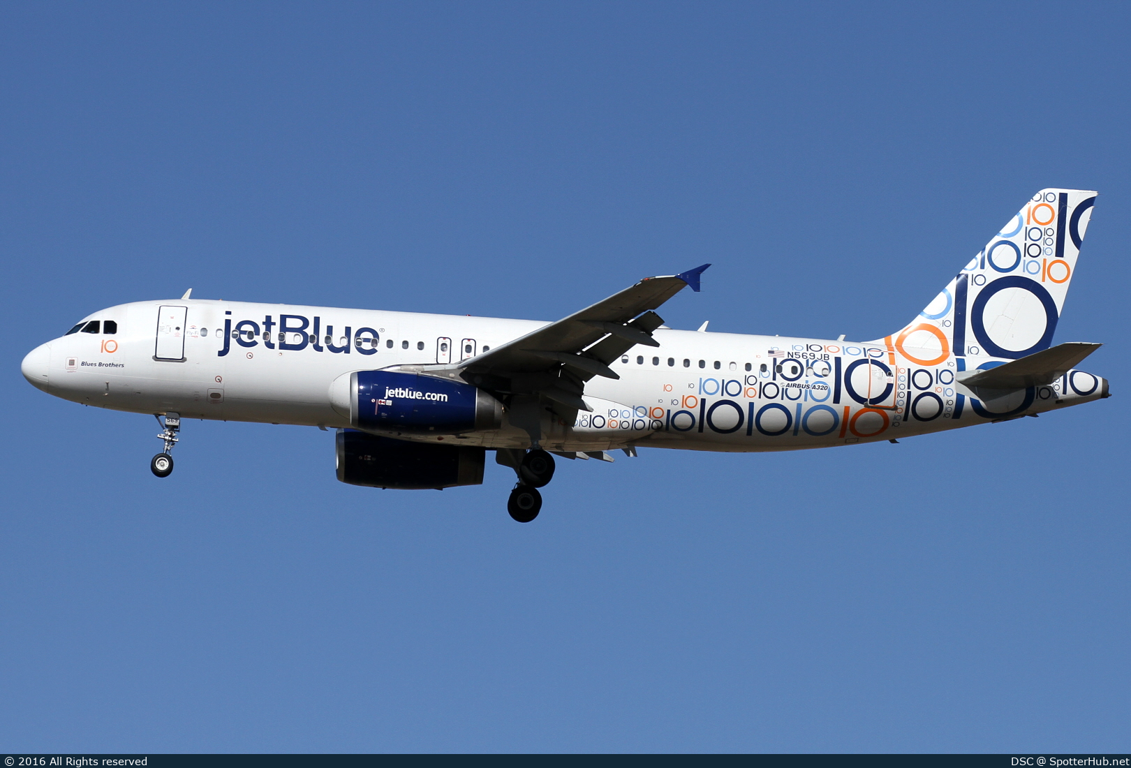 Photo of N569JB - Airbus A320-232 at International