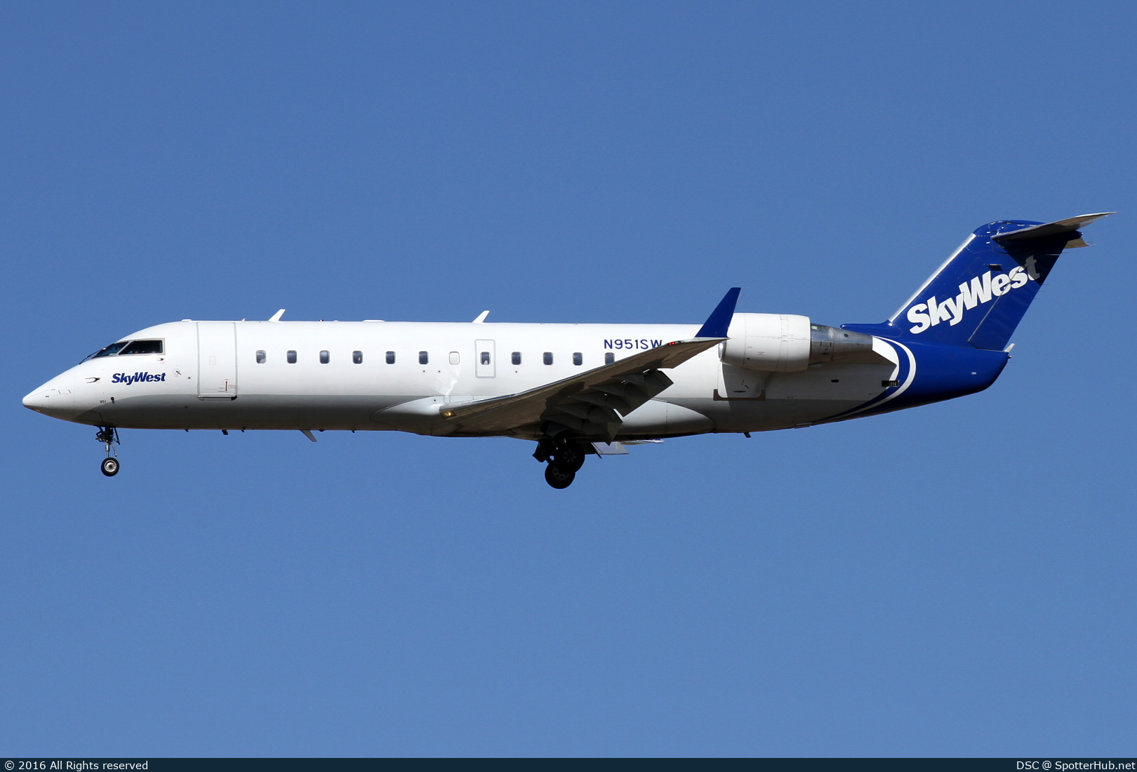 Photo of N951SW - Bombardier CRJ-200LR operated by SkyWest Airlines