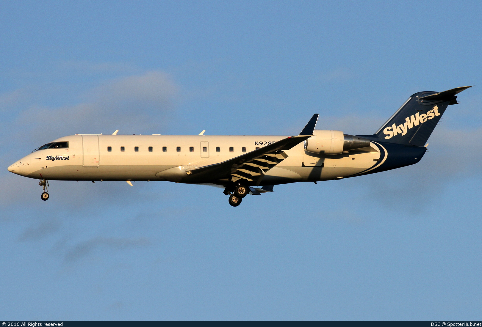 Photo of N928EV - Bombardier CRJ-200LR operated by SkyWest Airlines