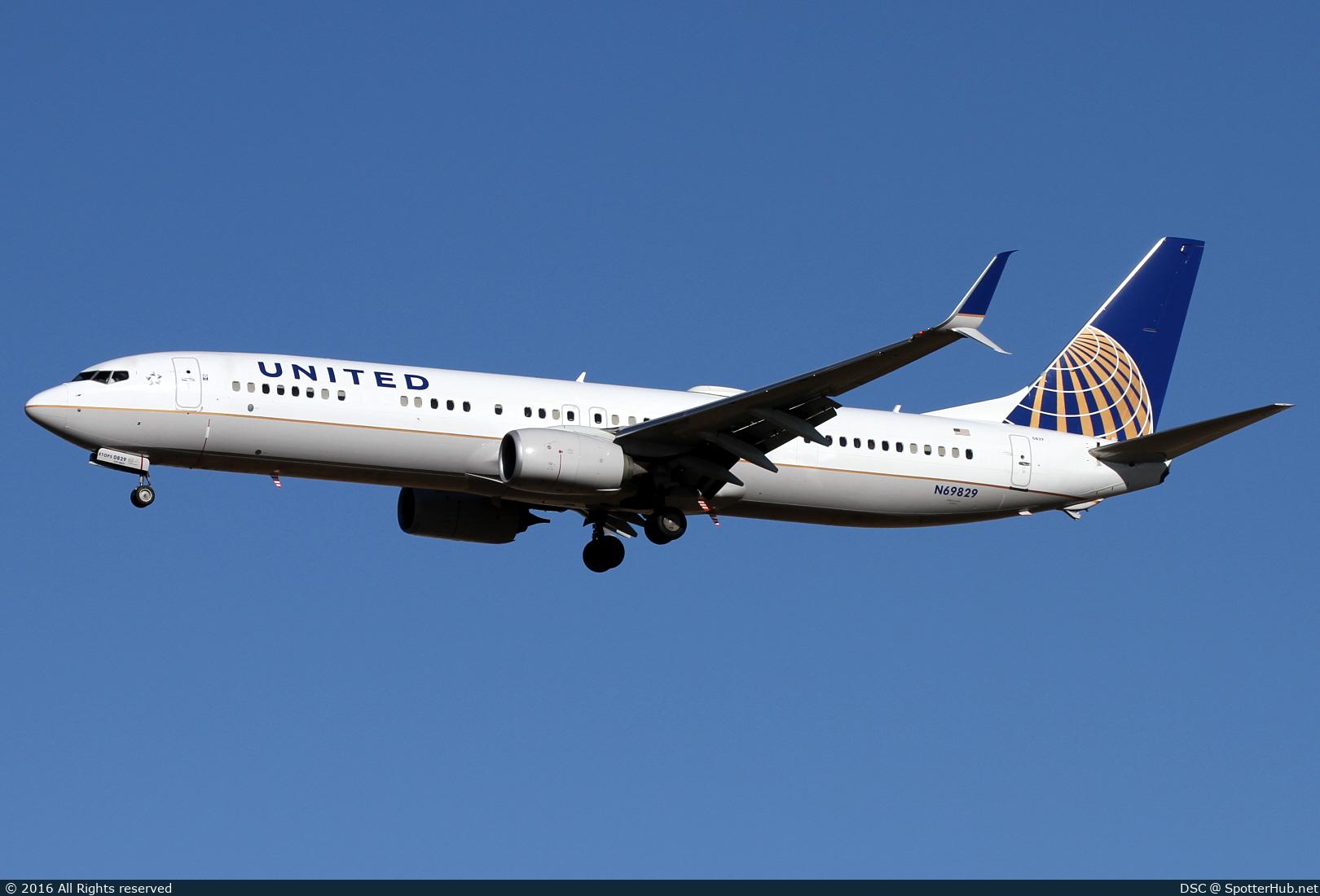 Photo of N69829 - Boeing 737-924(ER) operated by United Airlines