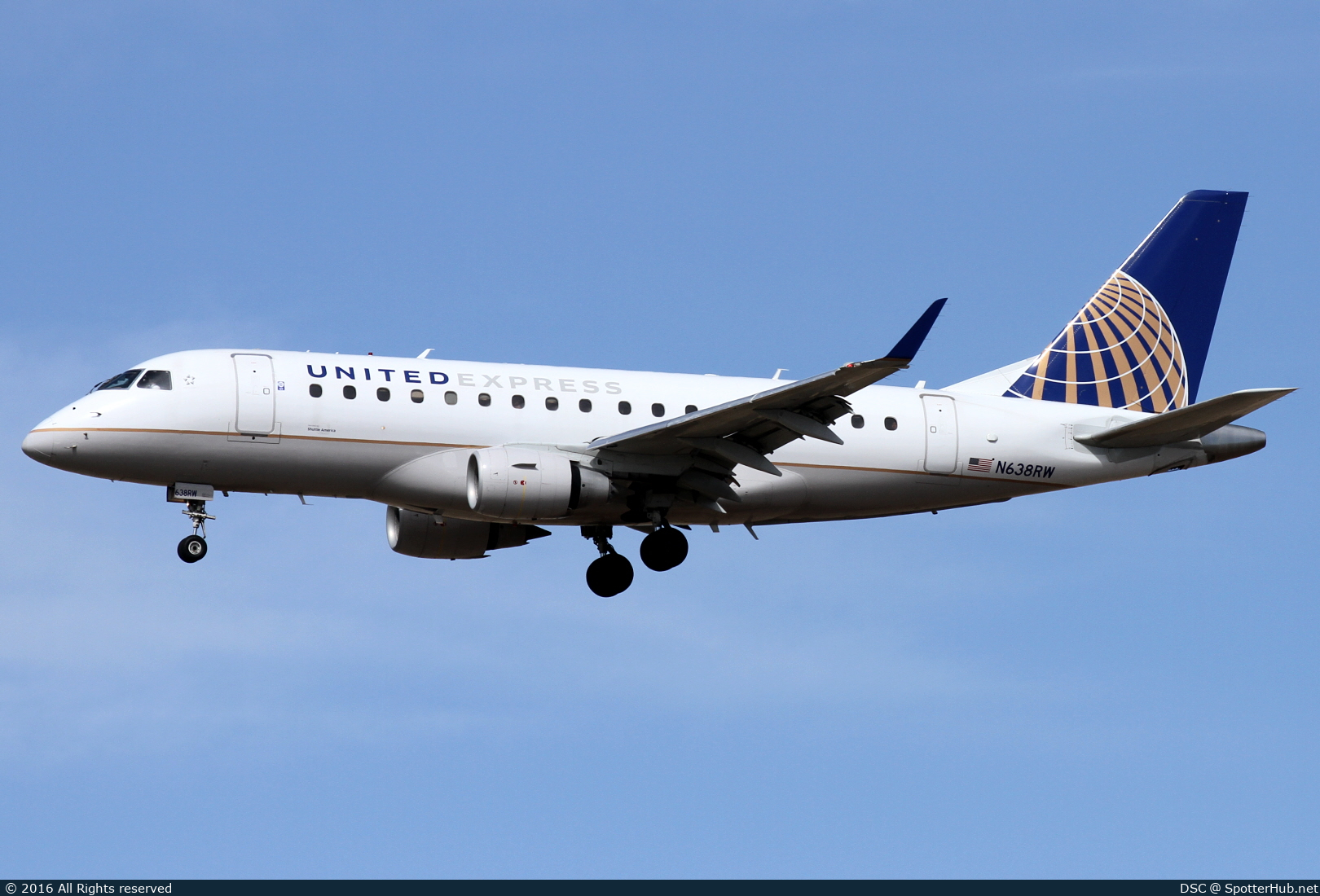 Photo of N638RW - Embraer ERJ-170SE operated by United Express (opb Republic Airways)