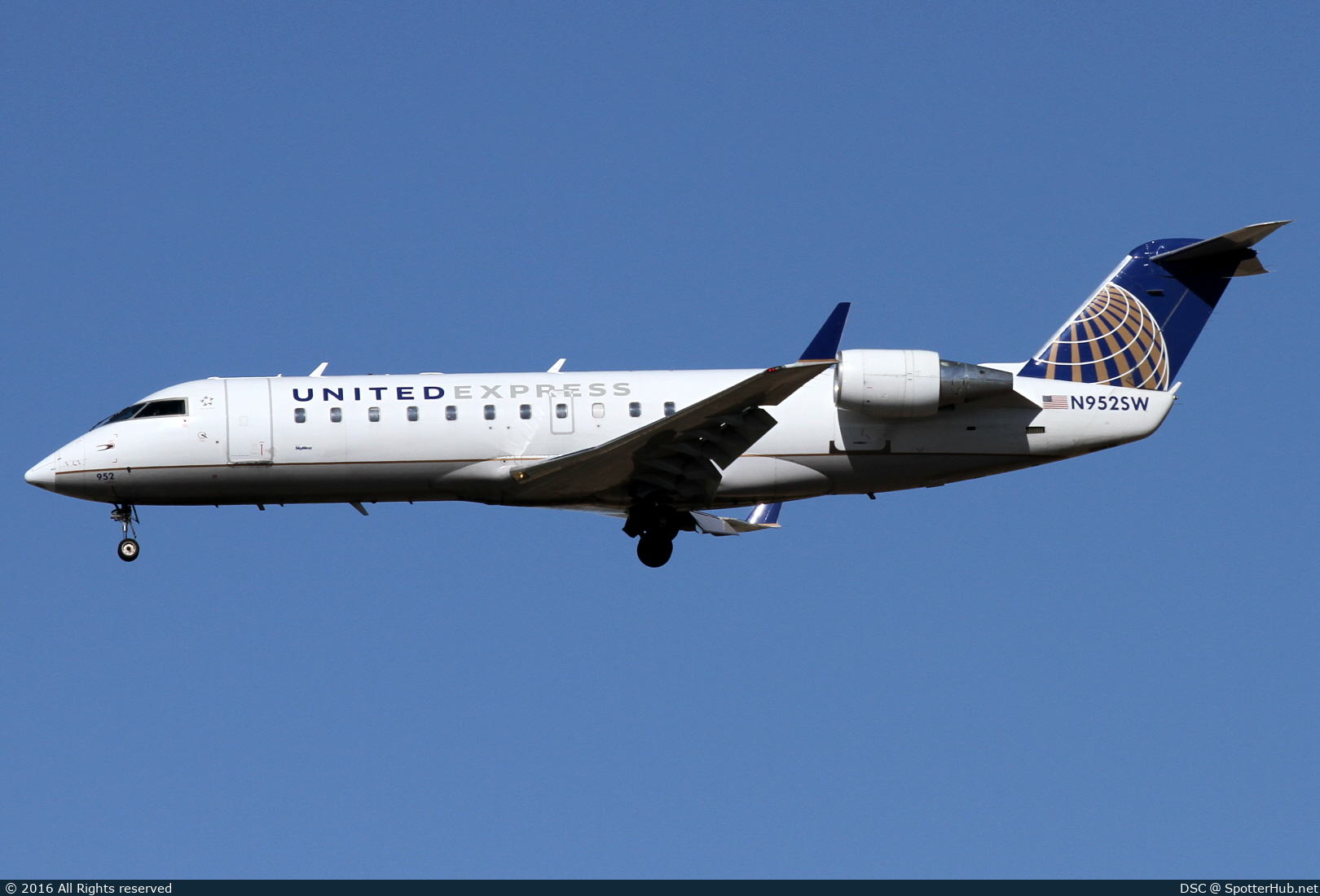 Photo of N952SW - Bombardier CRJ-200LR operated by United Express (opb SkyWest Airlines)