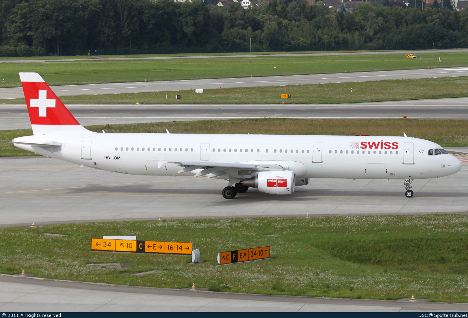 Photo of HB-IOM - Airbus A321-212 operated by Swiss International Air Lines
