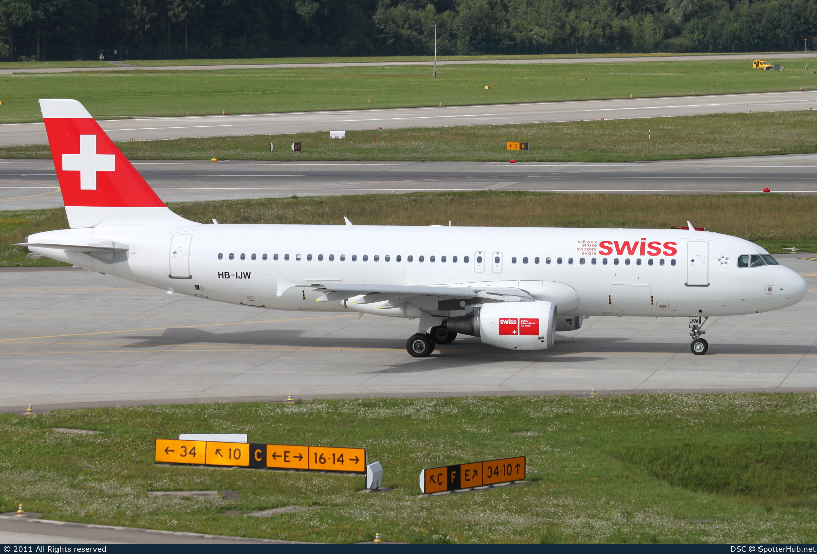 Photo of HB-IJW - Airbus A320-214 operated by Swiss International Air Lines