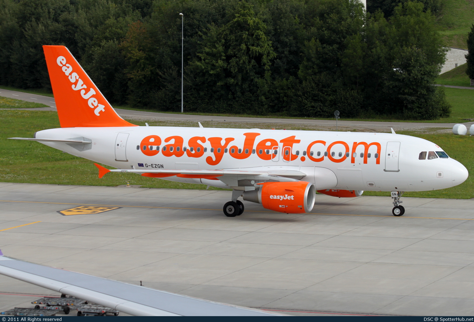 Photo of G-EZGN - Airbus A319-111 operated by easyJet