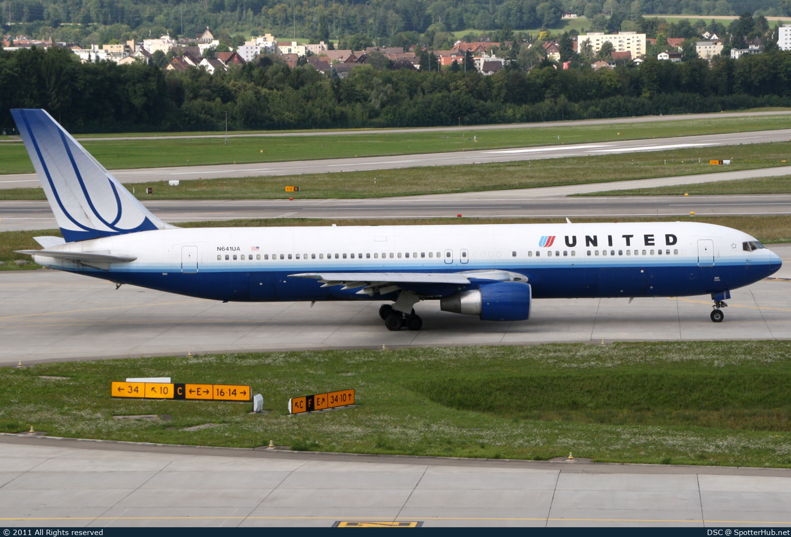 Photo of N641UA - Boeing 767-322(ER) operated by United Airlines