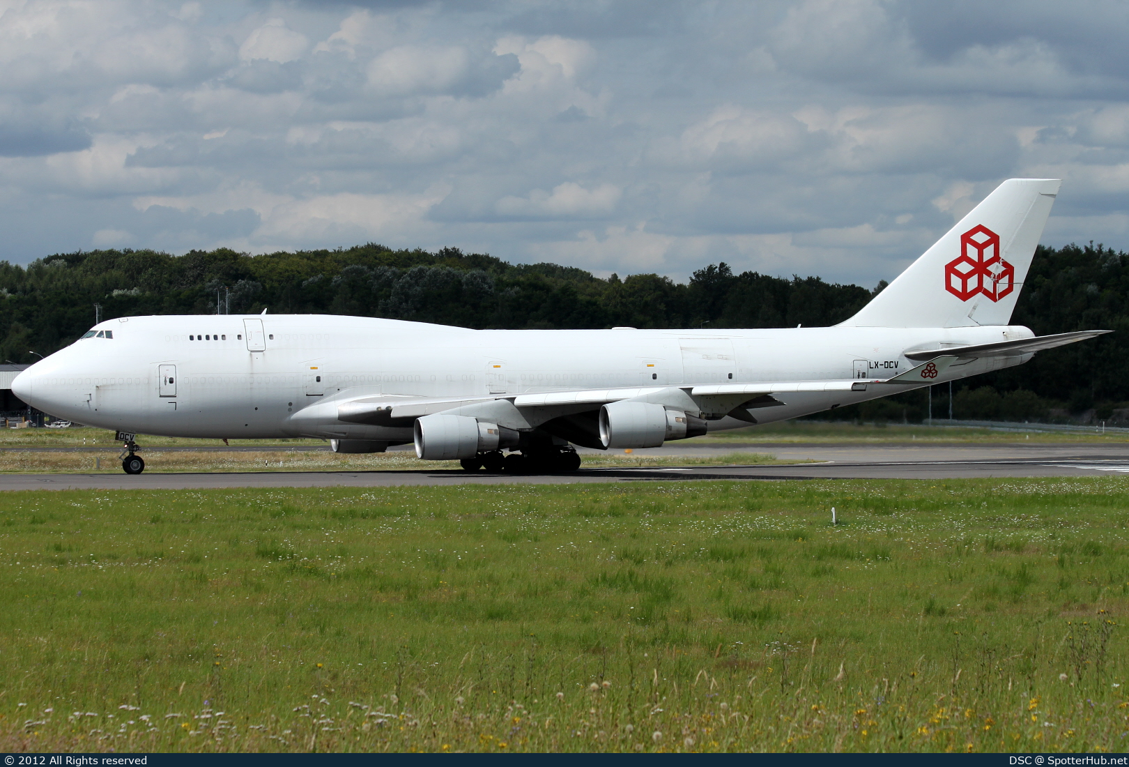 Photo of LX-DCV - Boeing 747-4B5(BCF) operated by Cargolux