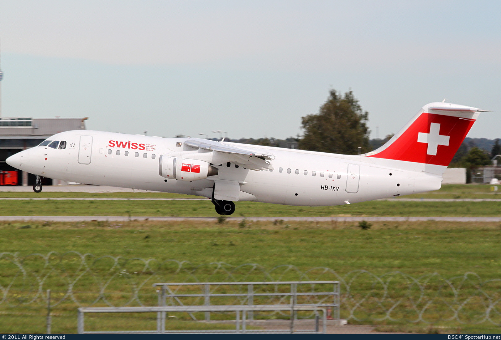 Photo of HB-IXV - British Aerospace Avro RJ100 operated by Swiss International Air Lines